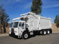 2011 Peterbilt 320 with Heil Half/Pack 40 Yard Front Loader Refuse Truck