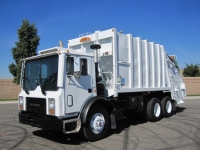 2003 Mack MR688 with Leach 2R-II Rear Load Refuse Truck