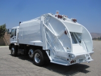 1999 GMC T8500 with McNeilus 17 Yard Rear Load Refuse Truck