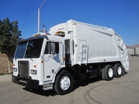 2006 Peterbilt 320 with McNeilus Standard 2511 25 Yard Rear Load Refuse Truck