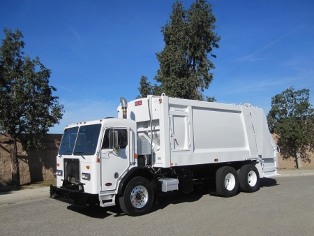 2008 Peterbilt 320 with Heil DuraPack 25 Yard Rear Loader Refuse Truck