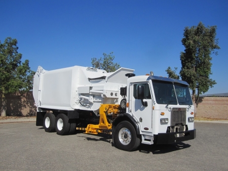 2013 Peterbilt 320 with Dadee Mfg Scorpion 30yd Automated Side Loader Refuse Truck