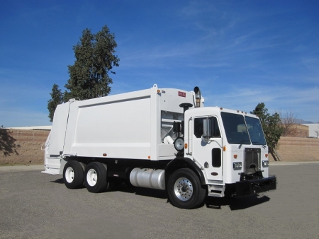 2008 Peterbilt 320 with Heil DuraPack 25 Yard Rear Loader Refuse Truck