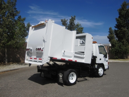 2004 GMC W5500 with New Way 6yd Satellite Side Loader Refuse Truck