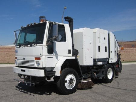 2007 Schwarze M6000 Propane Powered Street Sweeper