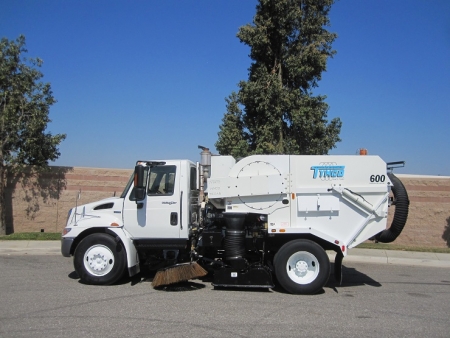 2009 Tymco 600 BAH Regenerative Air Street Sweeper on International 4200 DuraStar