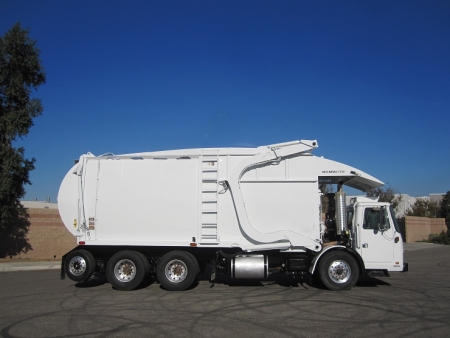 2007 Autocar Xpeditor LNG with New Way Mammoth 40 Yard Front Loader Refuse Truck