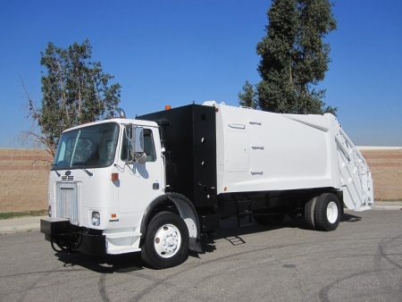 2004 Autocar Xpeditor CNG with Loadmaster 20 Yard Rear Loader Refuse Truck