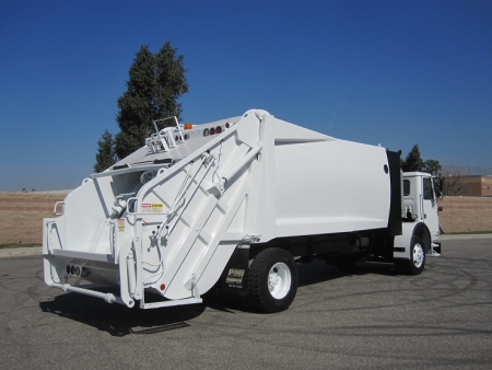 2004 Autocar Xpeditor CNG with Loadmaster 20 Yard Rear Loader Refuse Truck