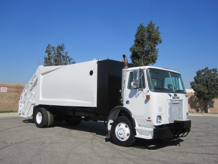 2004 Autocar Xpeditor CNG with Loadmaster 20 Yard Rear Loader Refuse Truck