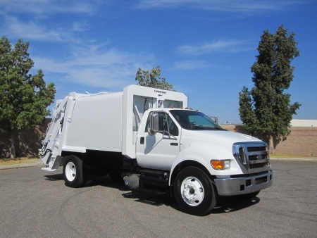 2005 Ford F650 with Wayne Royal GT 12 Yard Rear Loader Refuse Truck