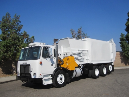 2010 Autocar ACX with Dadee Mfg Scorpion 33yd Automated Side Loader Refuse Truck