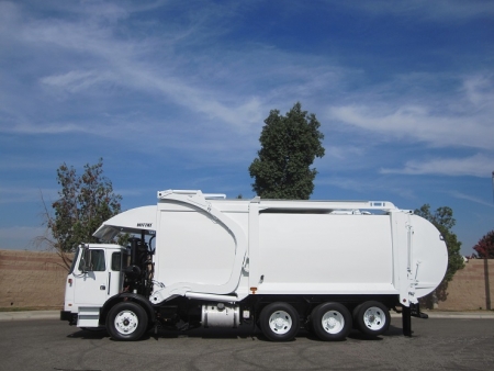 2009 Autocar Xpeditor with Wittke Super-Duty Front 44yd Front Loader Refuse Truck