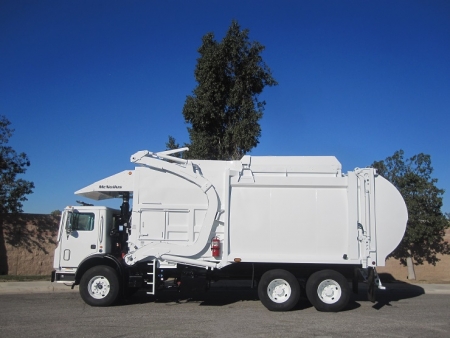 2015 Mack MRU with McNeilus Atlantic 40yd CNG Front Loader Refuse Truck