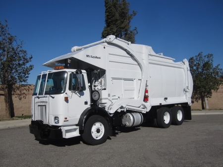 2007 Autocar Xpeditor with McNeilus 40yd Front Loader Refuse Truck