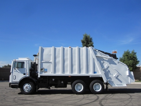 2003 Mack MR688 with Leach 2R-II Rear Load Refuse Truck