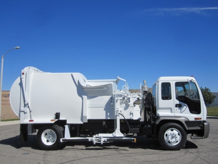 2006 Isuzu FTR with Bridgeport Ranger 12 Yard Side Load Refuse Truck