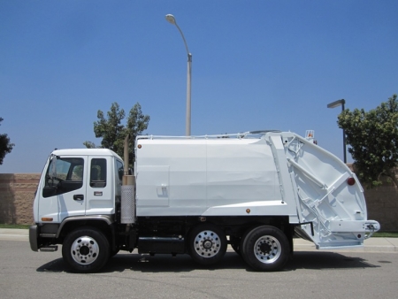 1999 GMC T8500 with McNeilus 17 Yard Rear Load Refuse Truck