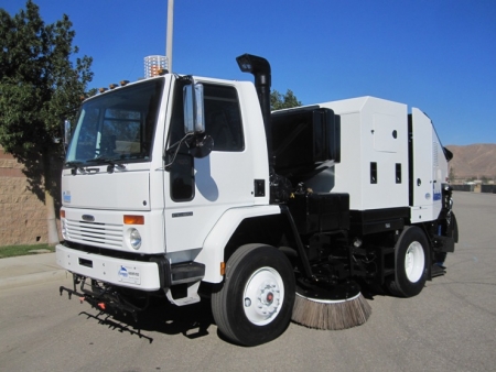 2006 Schwarze M6000 TECO Twin Engine Street Sweeper