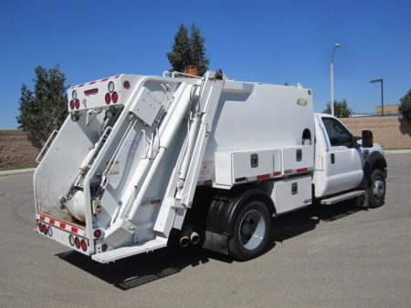 2009 Ford F-450 with New Way Diamondback 6 Yard Rear Load Refuse Truck