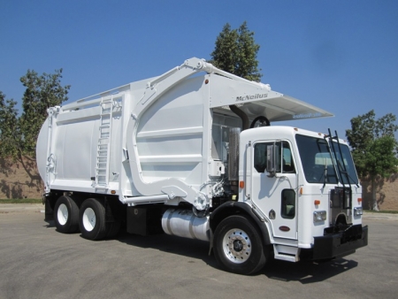 2007 Peterbilt 320 with McNeilus Atlantic 40 Yard Front Load Refuse Truck