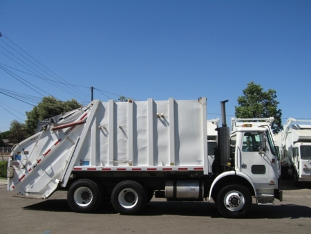 2004 Autocar Xpeditor CNG with Leach 2RII 20 Yard Rear Loader Refuse Truck