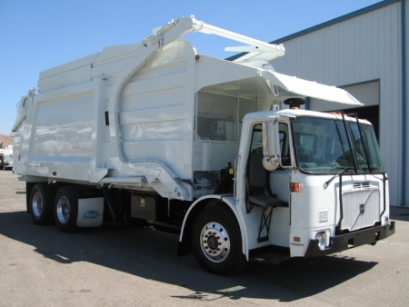 2002 Volvo CNG with Heil 40yd Front Loader Refuse Truck