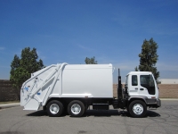 2008 GMC T8500 with Leach Alpha-III 20 Yard Rear Load Refuse Truck