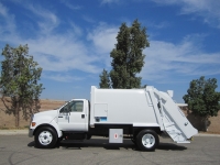 2005 Ford F650 with Wayne Royal GT 12 Yard Rear Loader Refuse Truck