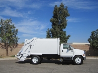 2005 Ford F650 with Wayne Royal GT 12 Yard Rear Loader Refuse Truck