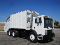 2003 Mack MR688 with Leach 2R-II Rear Load Refuse Truck