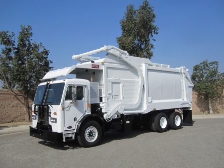 2013 Peterbilt 320 with Heil Half/Pack 40 Yard Front Loader Refuse Truck