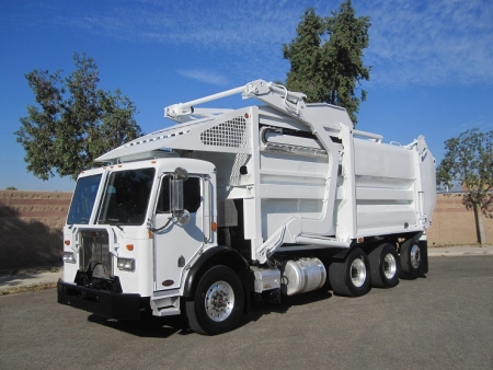 2010 Peterbilt 320 with Mantis AFL 40yd Front Loader Refuse Truck