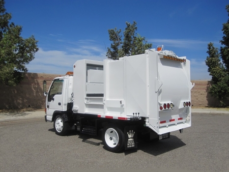 2004 GMC W5500 with New Way 6yd Satellite Side Loader Refuse Truck