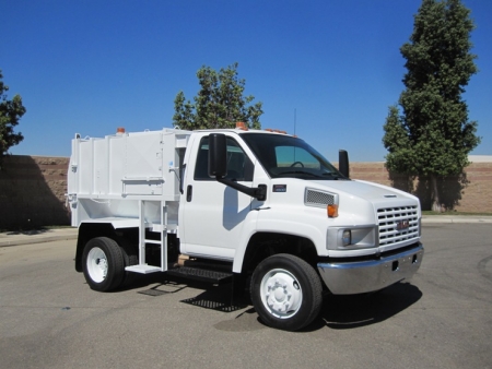 2005 GMC TopKick C4500 with Wayne Pup 6 Yard Side Loader Refuse Truck