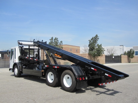 2006 Freightliner Condor CNG with Amrep Roll Off Truck