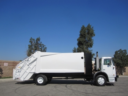 2004 Autocar Xpeditor CNG with Loadmaster 20 Yard Rear Loader Refuse Truck