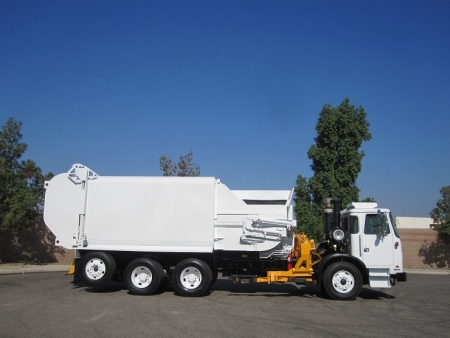 2010 Autocar ACX with Dadee Mfg Scorpion 33yd Automated Side Loader Refuse Truck