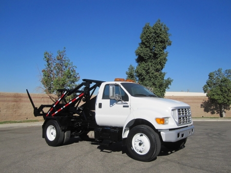 2000 Ford F650 with K-Pac Container Delivery Unit (CDU) Refuse Truck