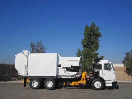 2010 Autocar ACX with Dadee Mfg Scorpion 27yd Automated Side Loader Refuse Truck