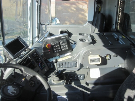 2015 Mack MRU with McNeilus Atlantic 40yd CNG Front Loader Refuse Truck