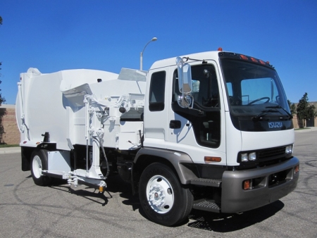 2006 Isuzu FTR with Bridgeport Ranger 12 Yard Side Load Refuse Truck