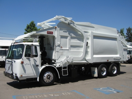 2002 Volvo CNG with Heil 40yd Front Loader Refuse Truck